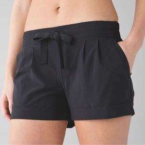 Lululemon original black spring break away shorts
